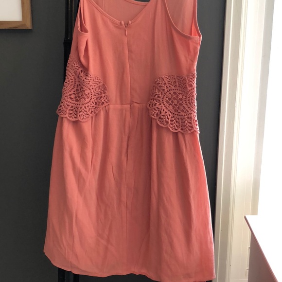 Francesca’s dress - size S. Coral color - Picture 3 of 4